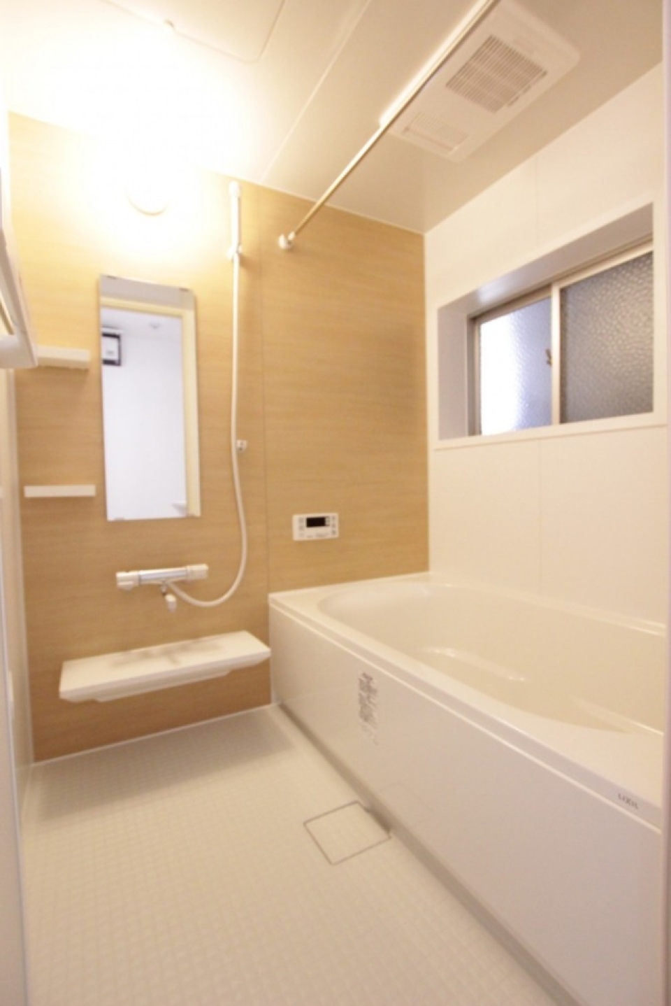 お風呂に浴室乾燥機も付いています。