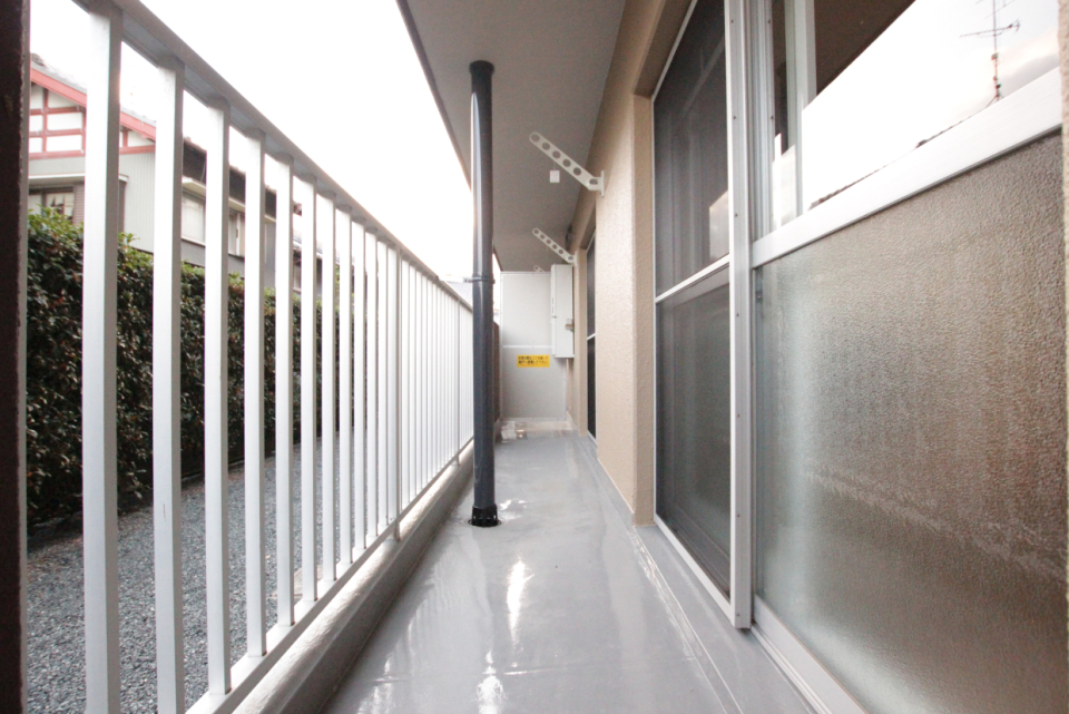 バルコニー長め。