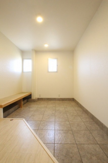 畳ベンチは5.6帖のコミュニティルーム内に。