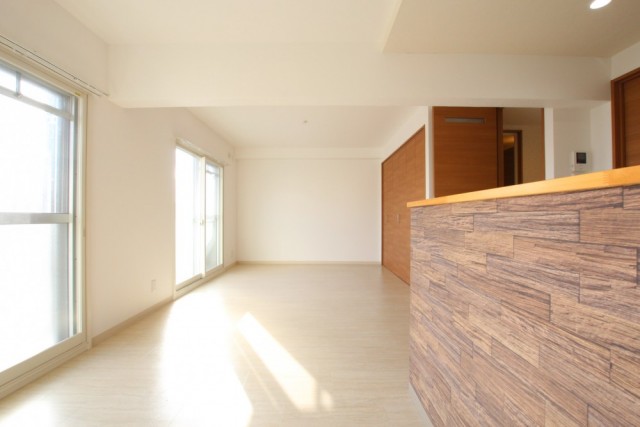 LDKは横長タイプで全面にしっかり日が当たる。