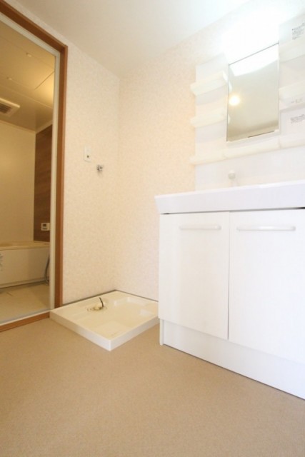 洋室6.5帖。エアコンも完備。