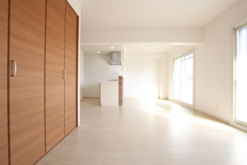 キッチンカウンターもブラウンでお部屋にマッチ。