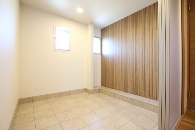 玄関から繋がるコミュニティルーム。使い方は貴方次第。