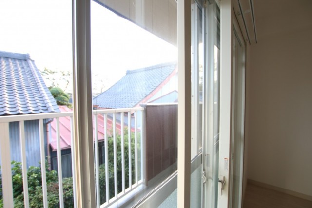 窓は二重サッシ。防音対策はバッチリ！