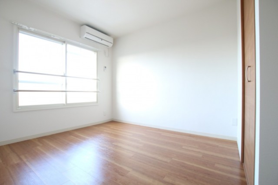 洋室6.5帖。エアコンも完備。