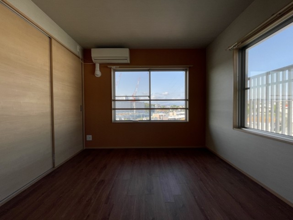 土間からつながる6帖洋室。