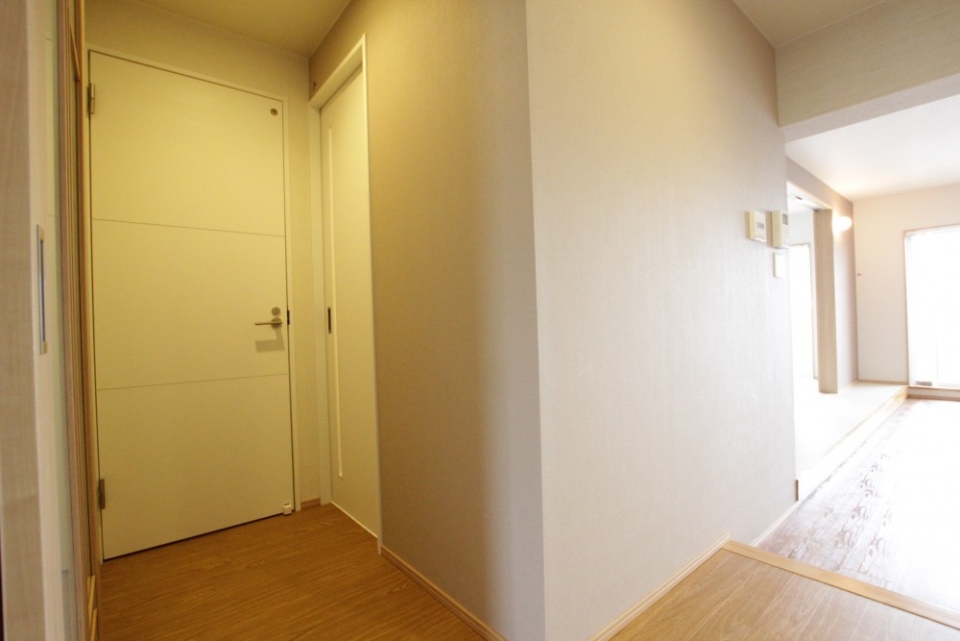 洗面所とトイレへ。