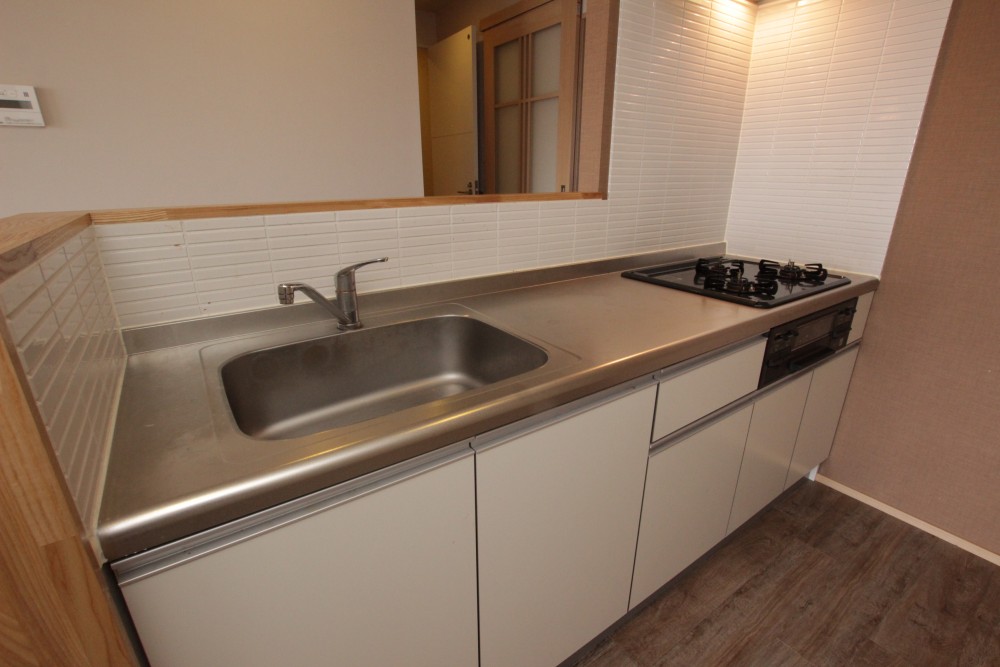 キッチンは2200の大型仕様。