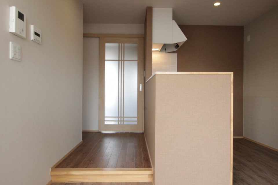 キッチンは廊下に面している仕様。会話が弾みそう。