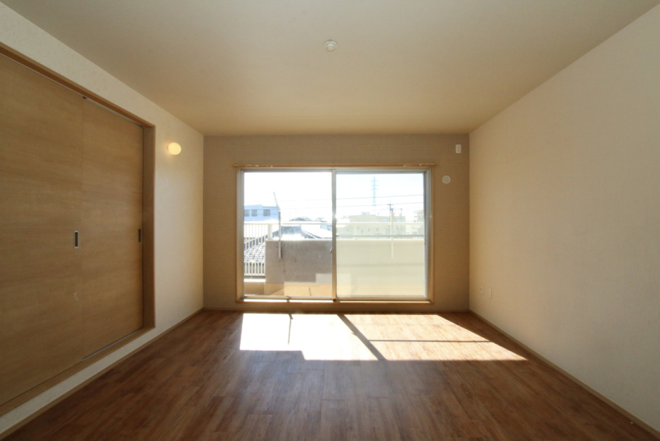 お部屋全体がナチュラルテイスト。南西向き3階なので明るい