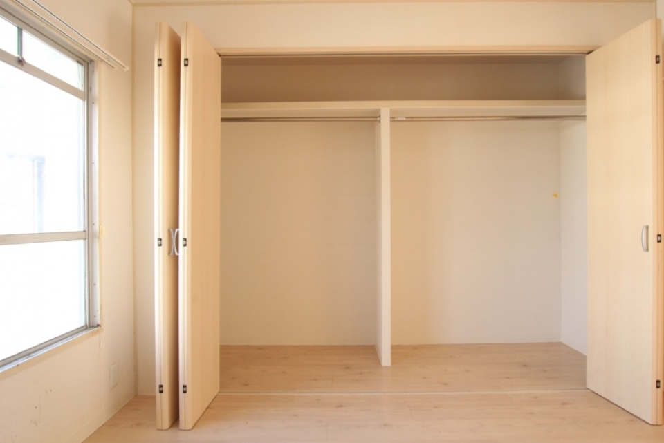 これが室内唯一の収納スペース、でも大容量。