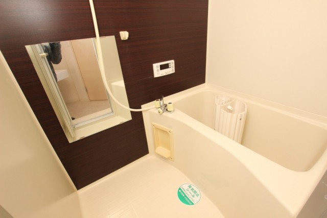 お風呂は追い焚き機能付き。ファミリーの方にはオススメ。