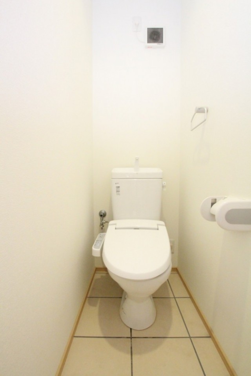 トイレは土間続きなので土足でOK。