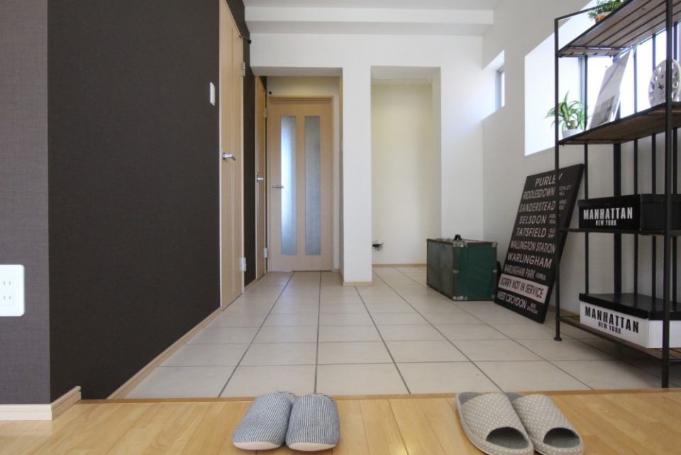 広々とした土間がこの部屋最大の特徴、部屋自体のデザインも良いです。