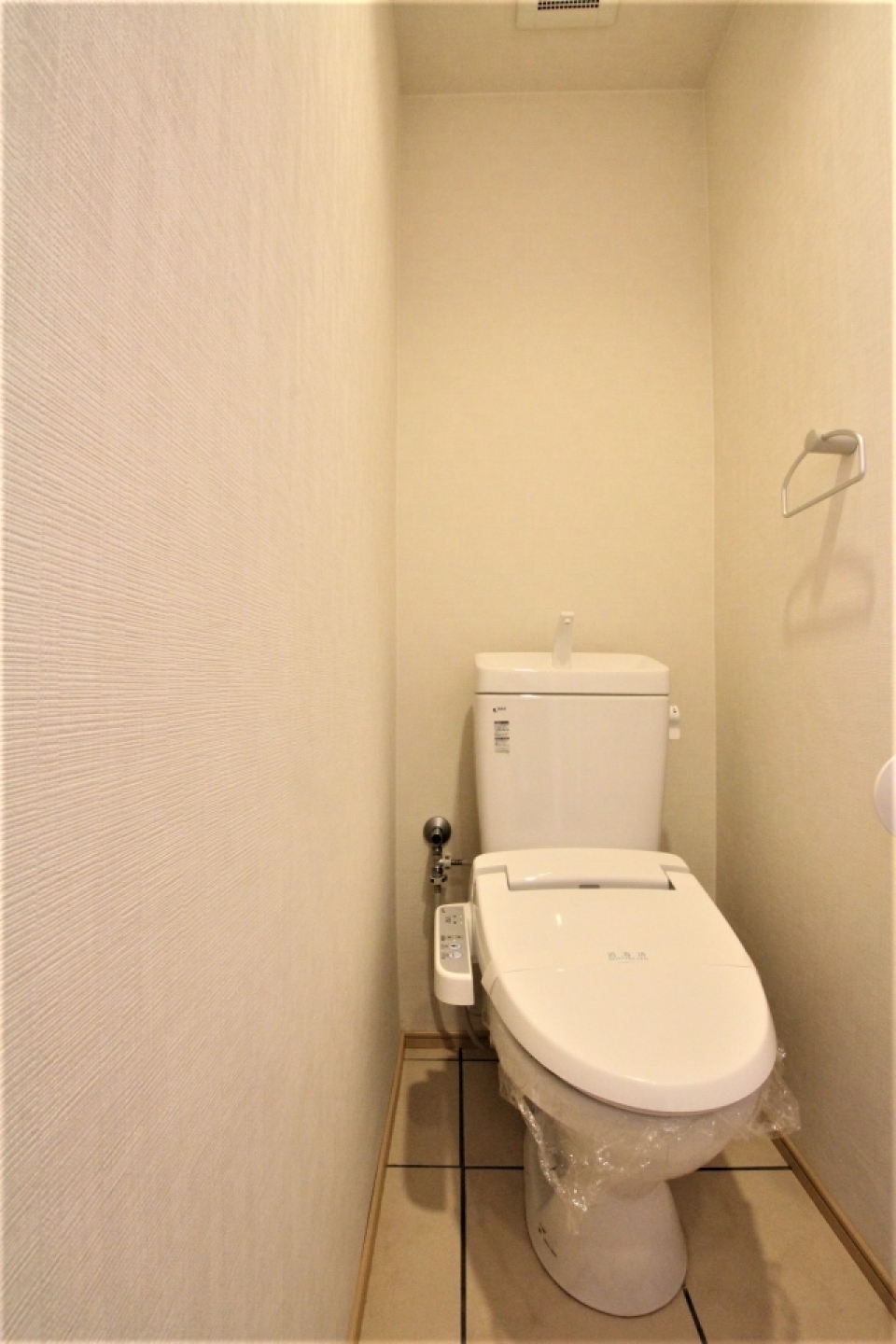 トイレはシャワートイレ付