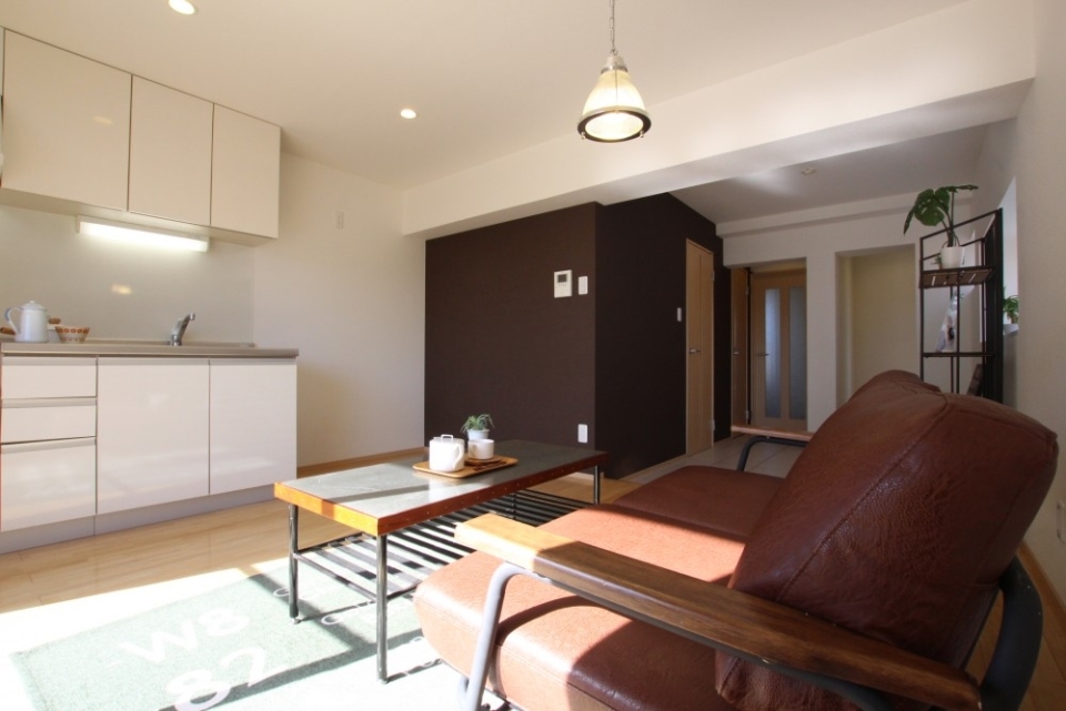 板張りの部分が13.2帖のLDK。ここから土間がばっちり見渡せます。