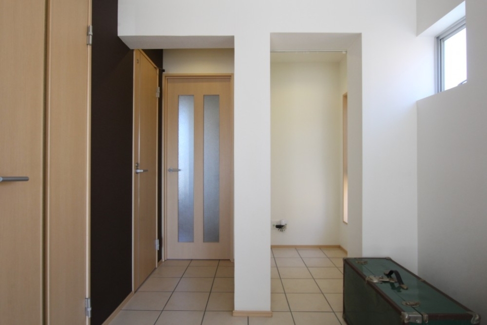 DENと呼ばれるスペース。照明、カーテンレールが付いているので幅広く使えます。