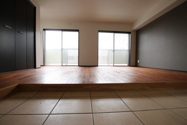 こちらは靴を脱いでおあがりを