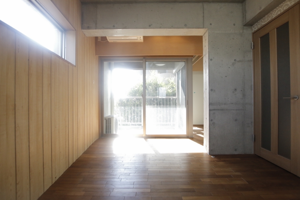 中庭にぬくもりを感じます