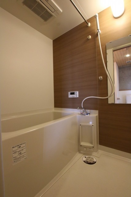 浴室は嬉しい浴室乾燥機付き