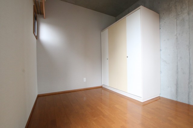 洋室4帖には可動式収納付き