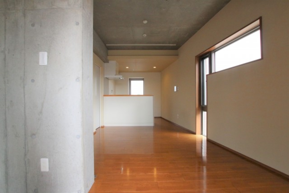 コンクリートと木の温もり感