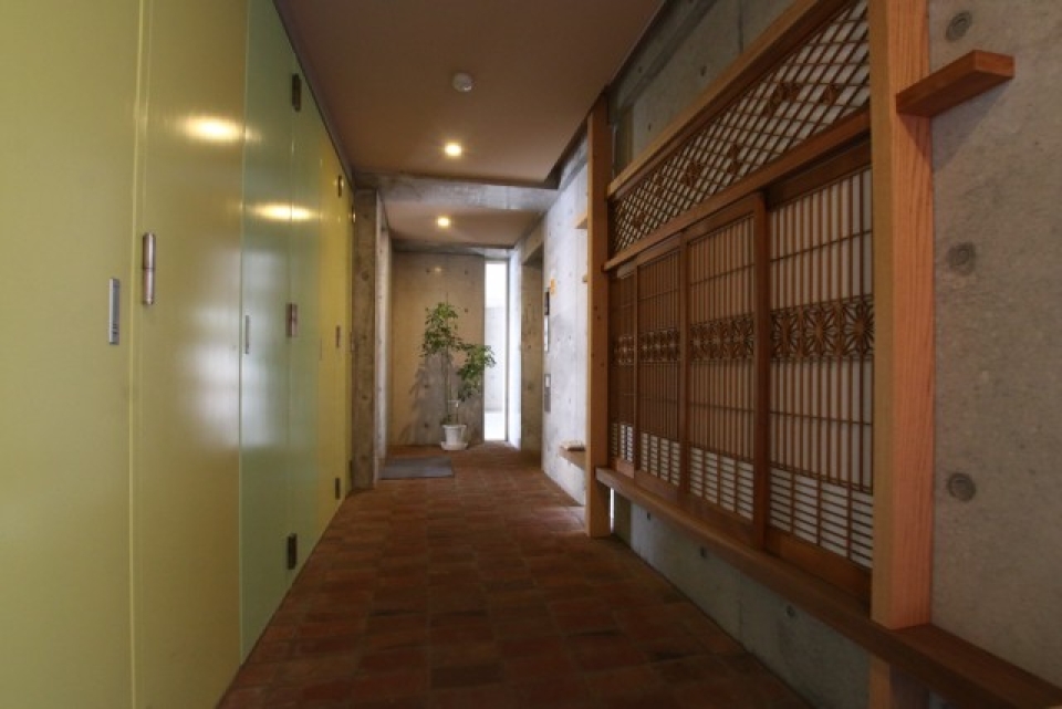 玄関エントランスには組子細工。和モダン感じます