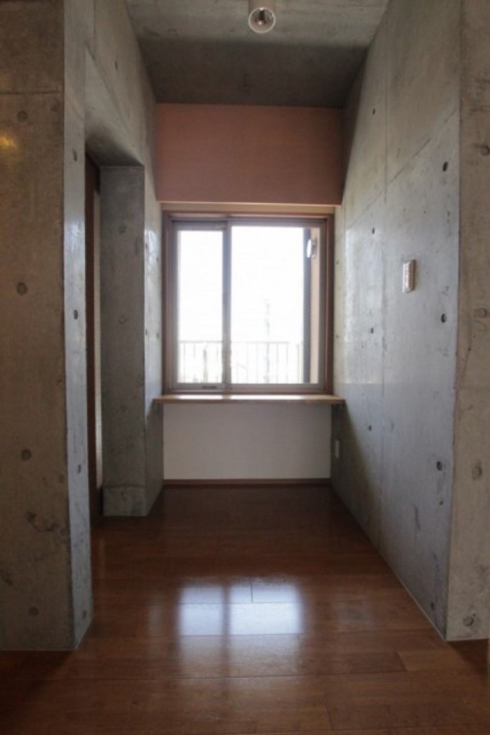 LDKの入口。このスペース何に使うかな。