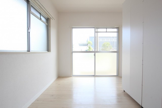 寝室側からみるクローゼットはこのような雰囲気です。