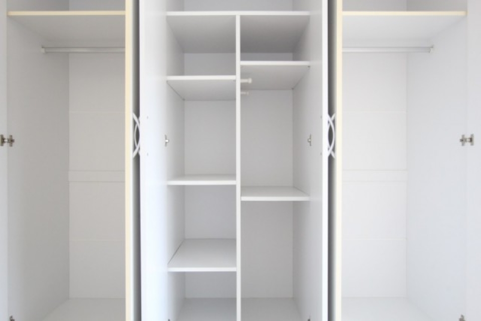 クローゼットの扉を開けると・・・