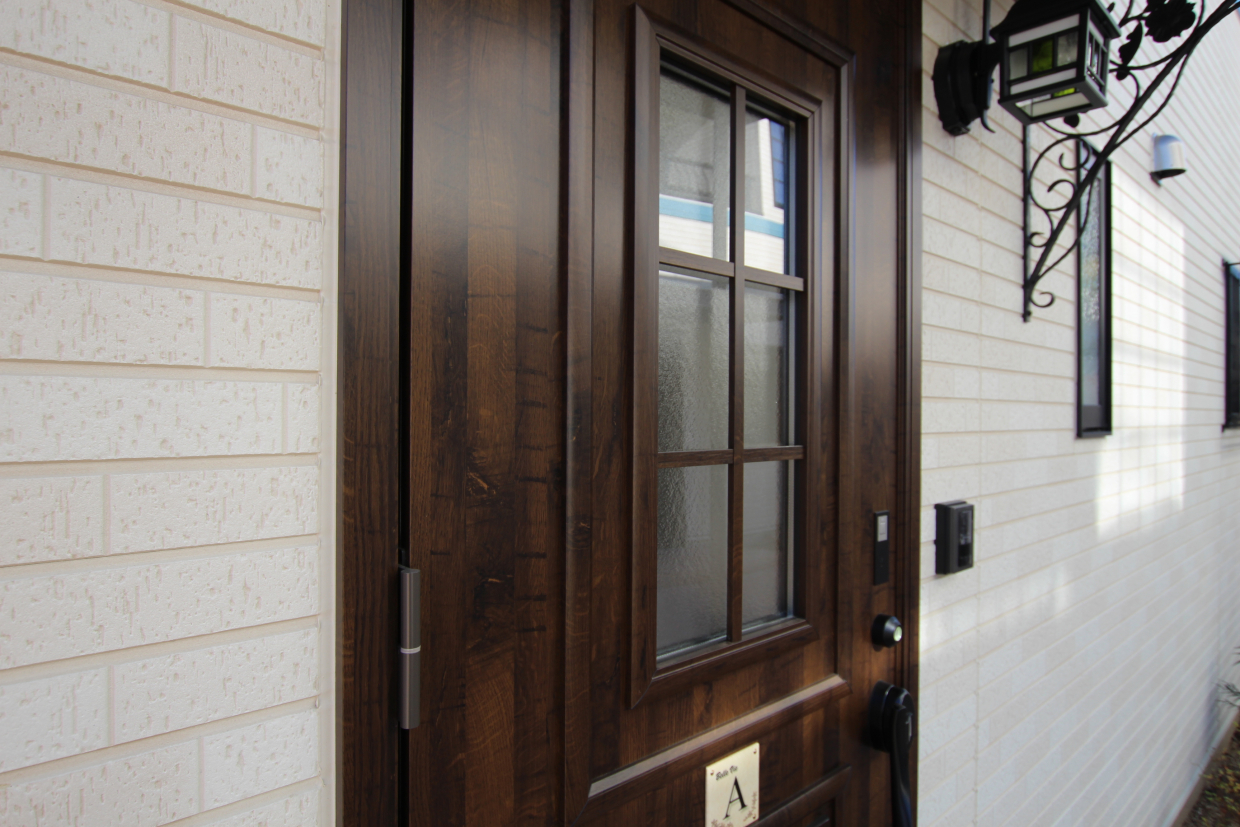 お洒落な玄関扉があなたを呼んでいる