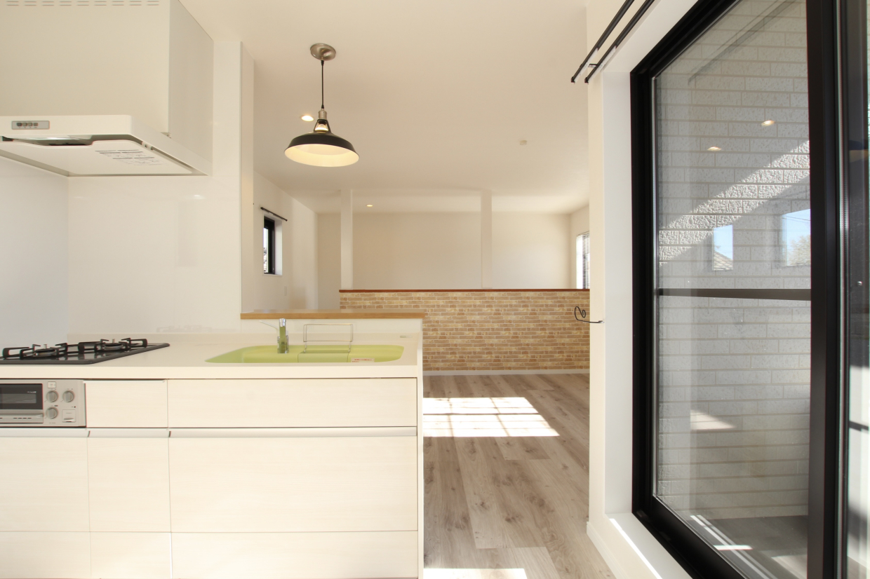 お日さまが似合う明るい室内