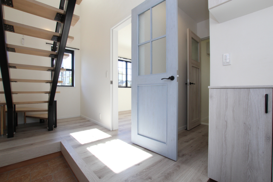 扉の色がそれぞれ違っていてかわいい