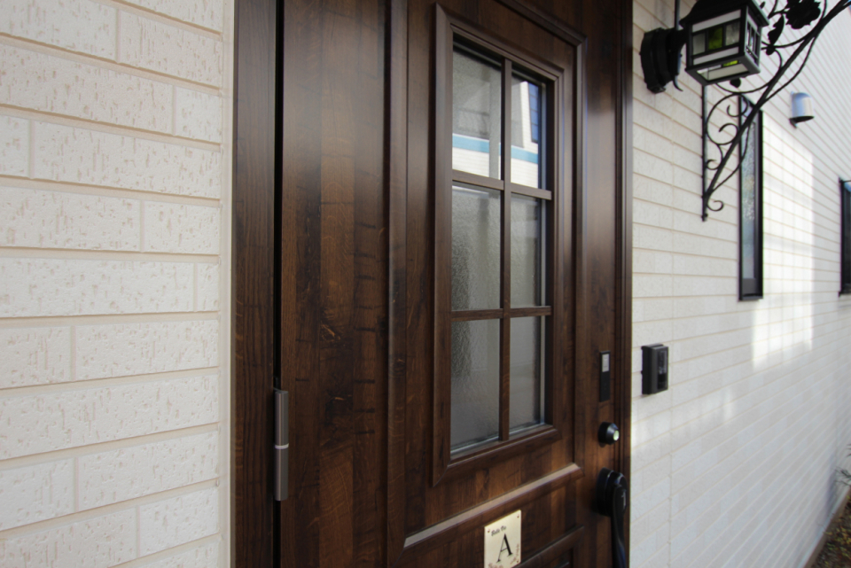 お洒落な玄関扉があなたを呼んでいる