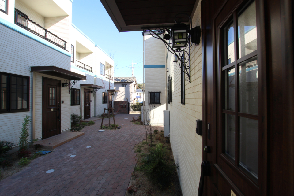 2棟計5戸のお部屋が1つの町を形成しています