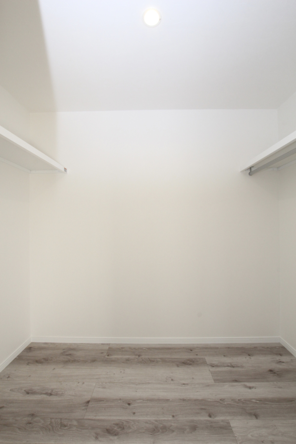 たっぷり容量のウォークインクローゼット付き