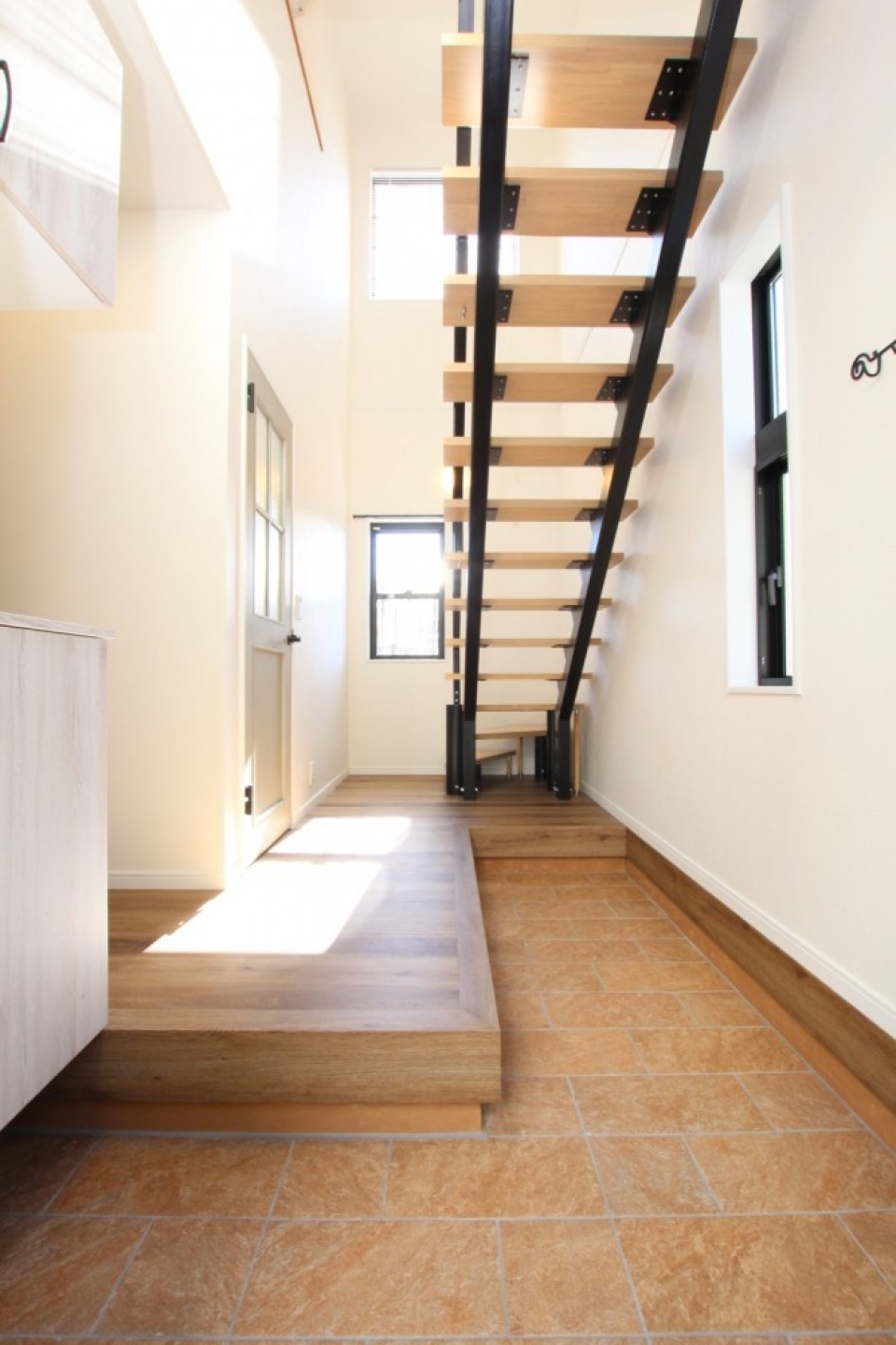 夕暮れ時の美しい外観。