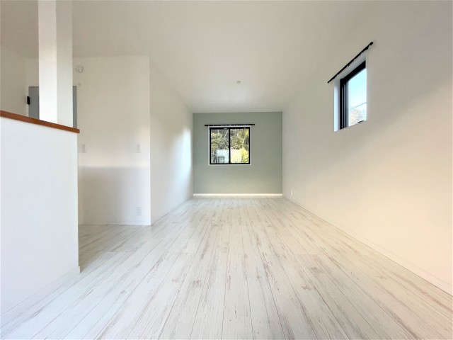 11.2帖の洋室も清潔感たっぷり。