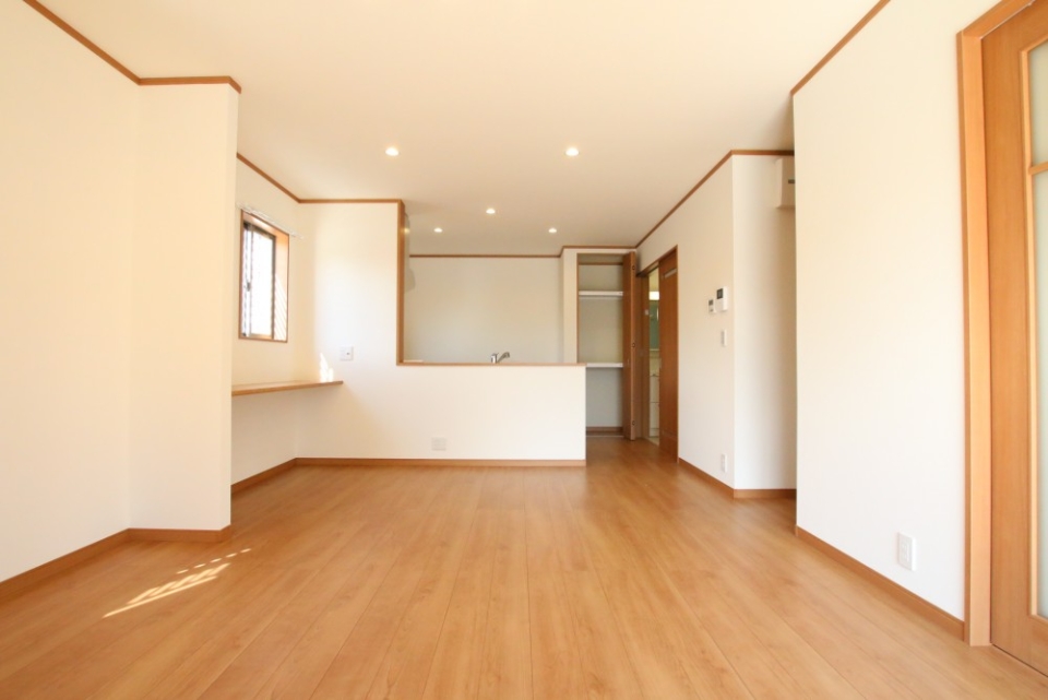 LDKは15帖とかなり広いです。対面キッチンでおしゃべりが弾む！？