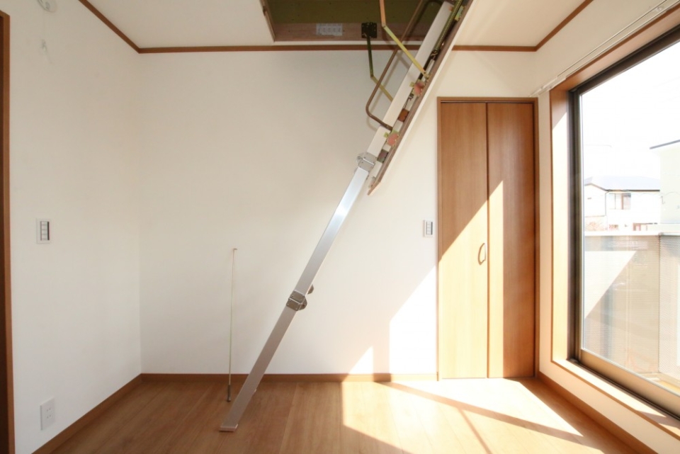 出ました！屋根裏に続くハシゴ。