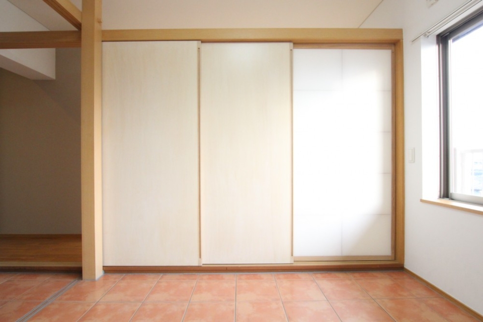 3枚の引き戸でリビングと目隠しできます。