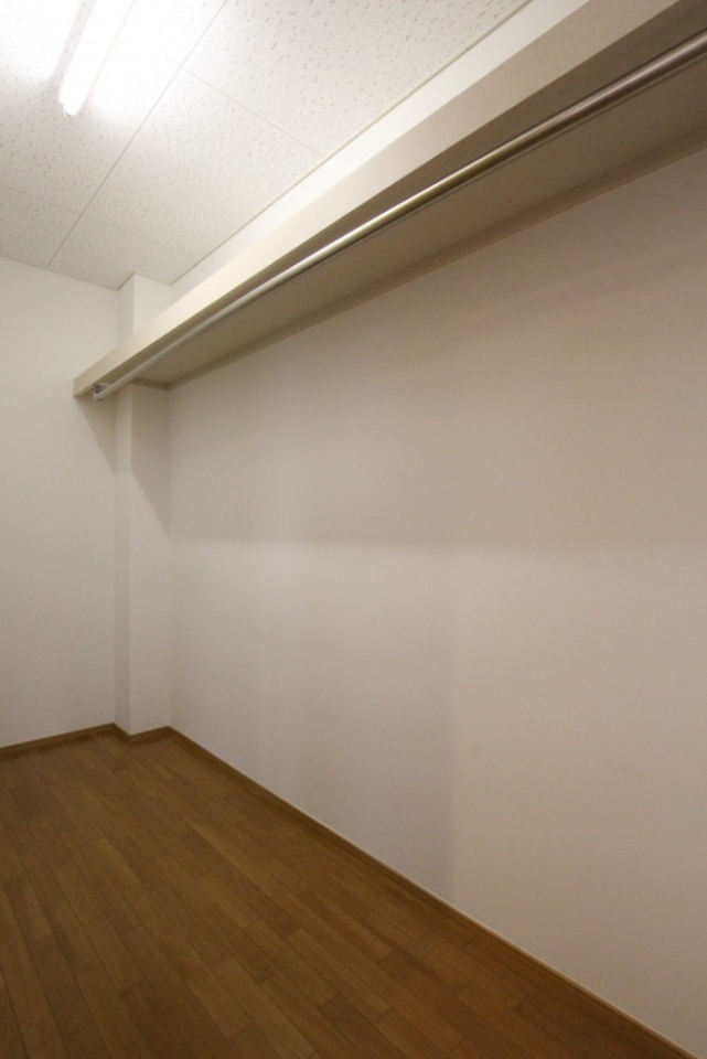 シンプルかつ大きなウォークイン。