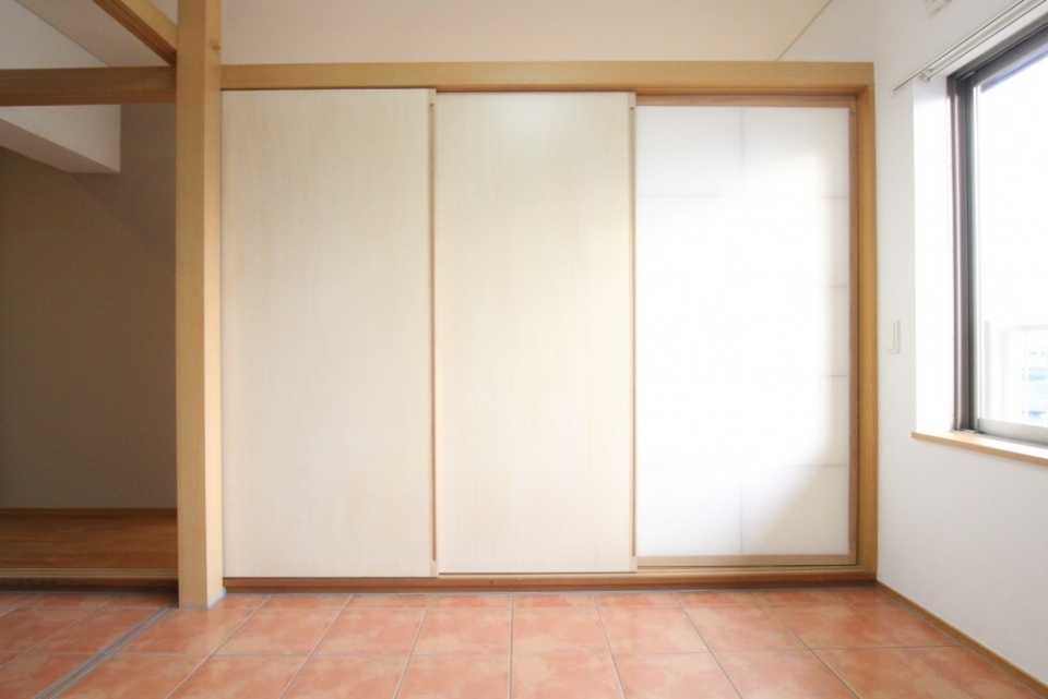 3枚の引き戸でリビングと目隠しできます。