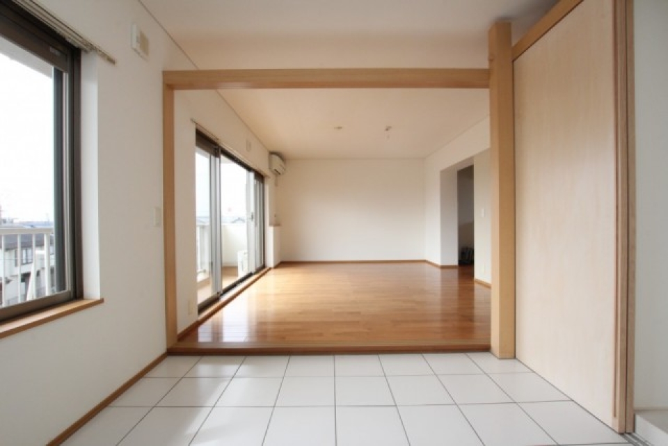 リビングを土間から望む。活用方法は無限大!?