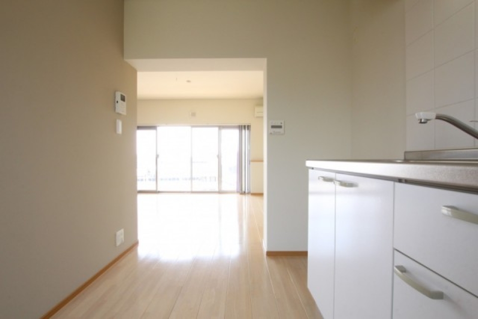 キッチンは半独立式。