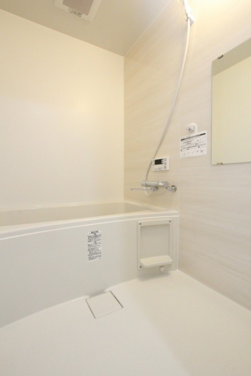 浴室は追い焚き付き。