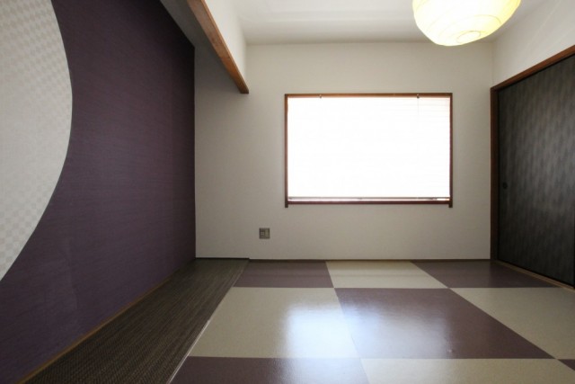 明暗を曲線でデザインしたインパクトのあるアクセントウォール