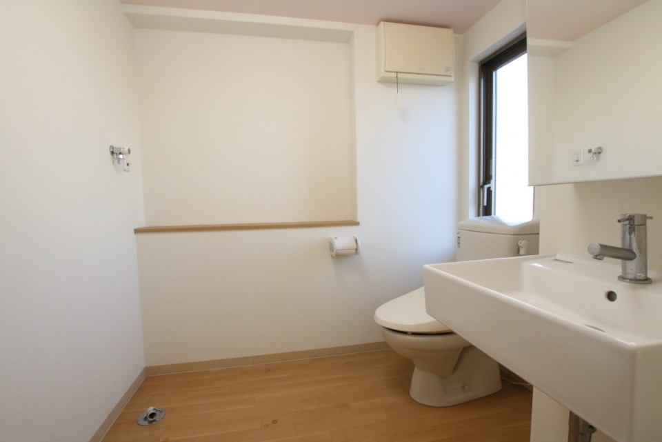 トイレと脱衣所には仕切りがありません。この配置も稀です。