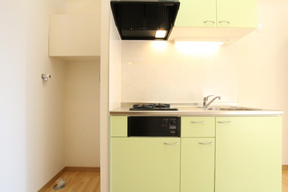 キッチンは綺麗なライトグリーン。