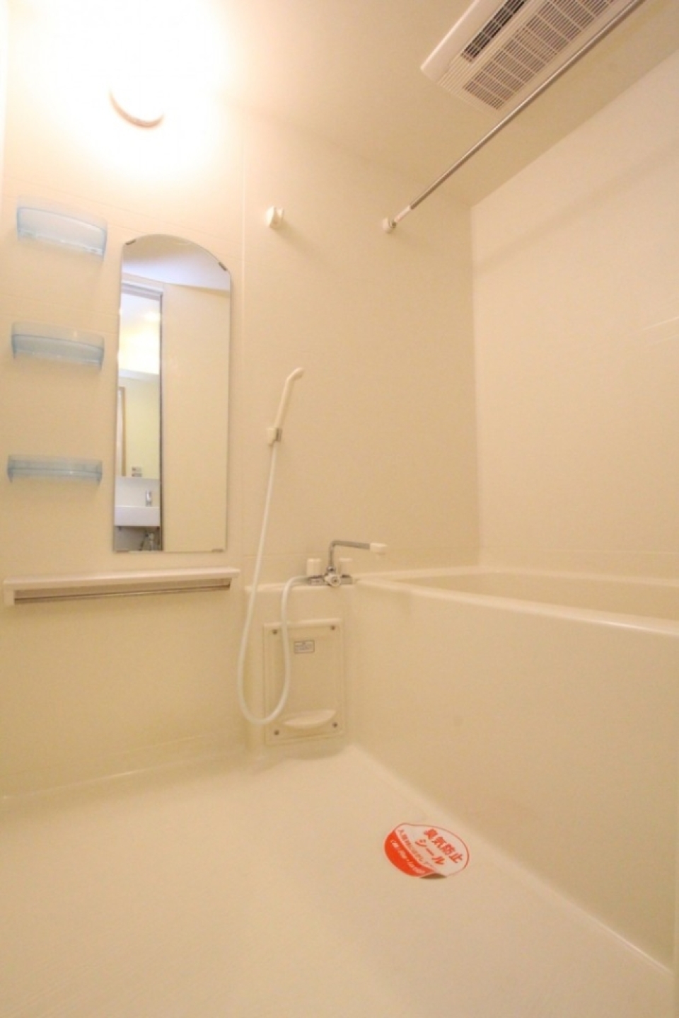 浴室には浴室乾燥機付き。